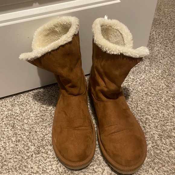 Fuzzy boot slippers - Picture 2 of 2